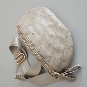 Urban Expressions Elegant Beige Quilted Fanny Bag